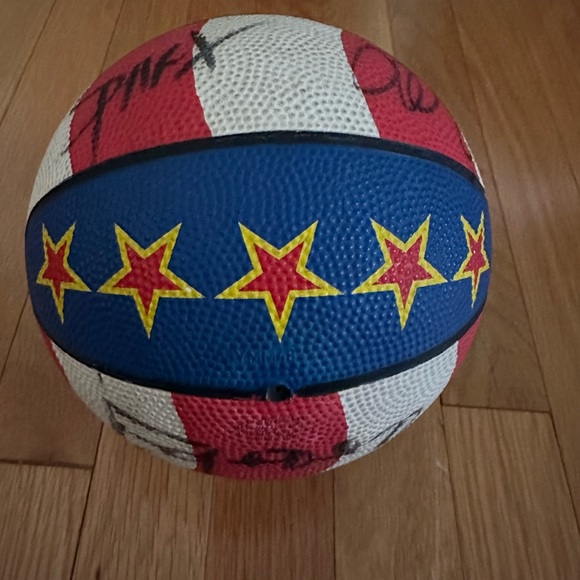 Vintage Harlem Globetrotters souvenir basketball & eight autographs from players - Picture 2 of 10